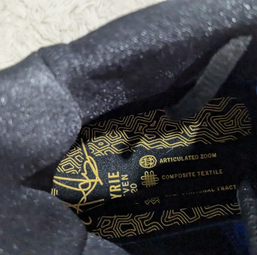 Nike Kyrie Irving 7 Sisterhood Sneakers - Picture 9 of 9